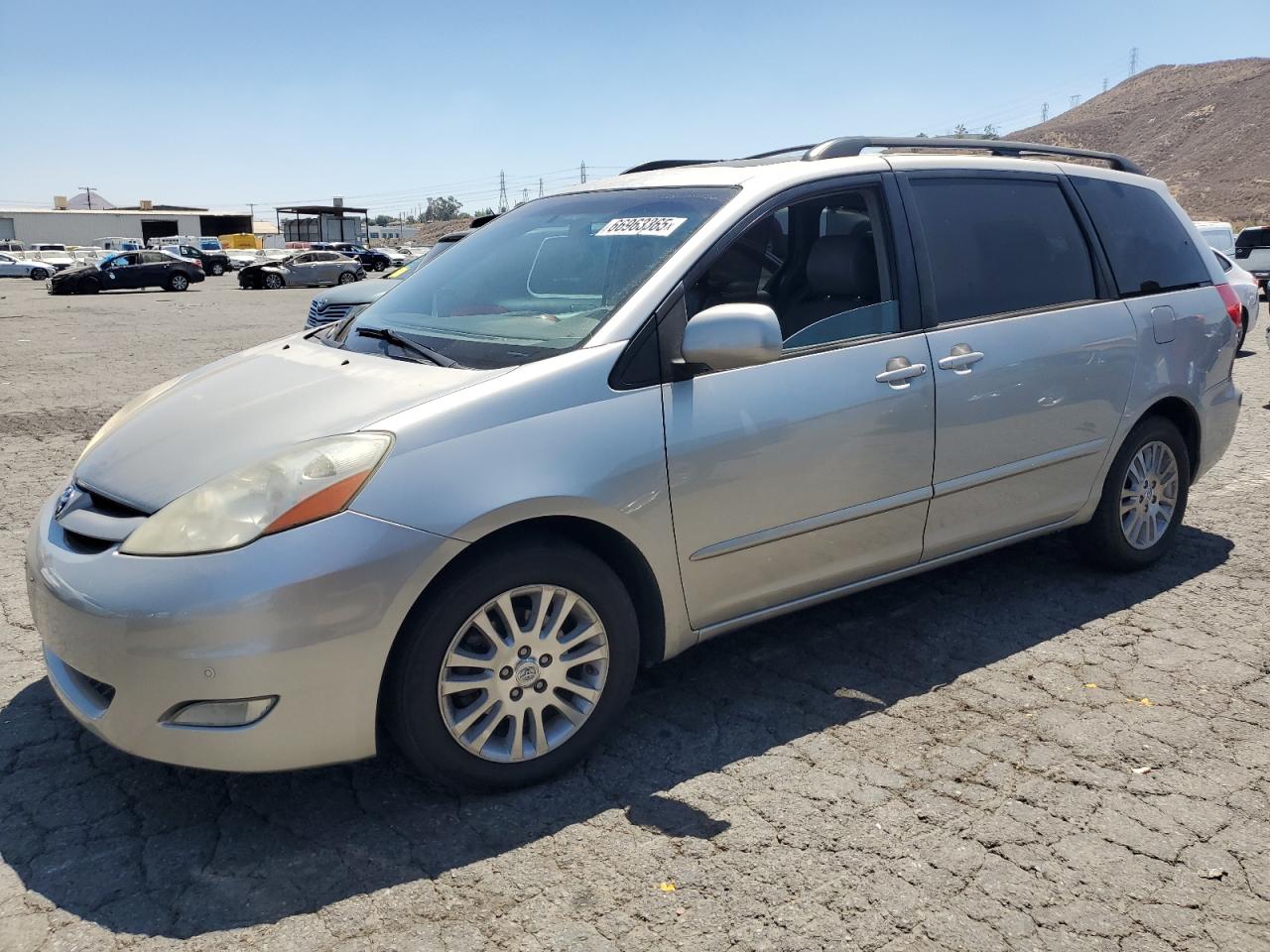 TOYOTA SIENNA XLE 2010