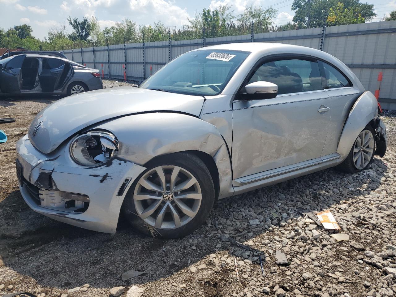 VOLKSWAGEN BEETLE 2013