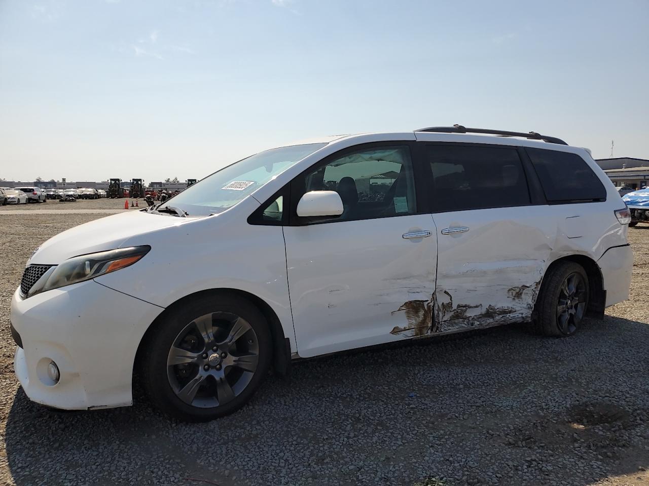 TOYOTA SIENNA SE 2016