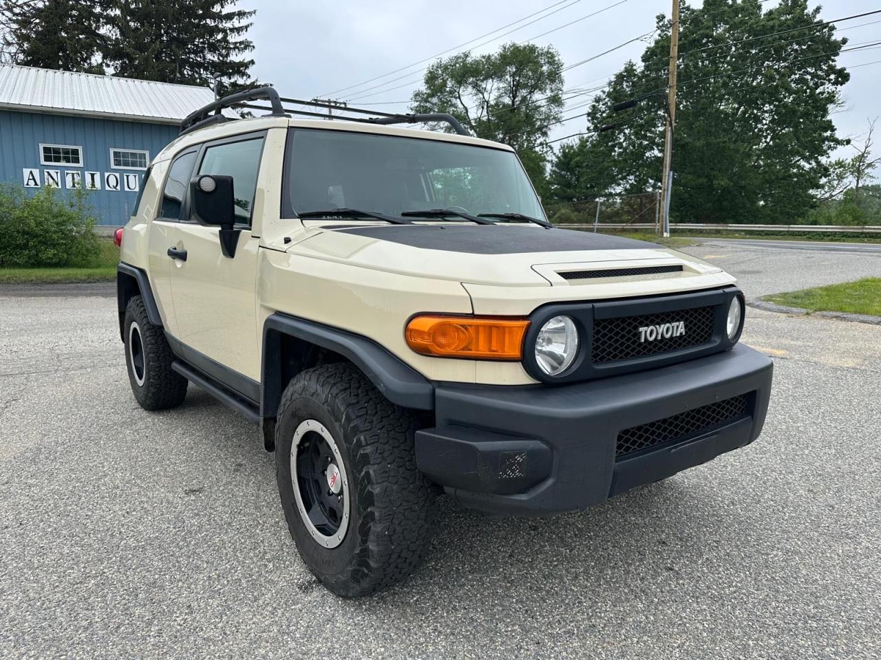 TOYOTA FJ CRUISER 2010