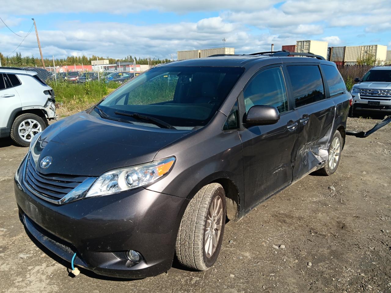 TOYOTA SIENNA XLE 2015
