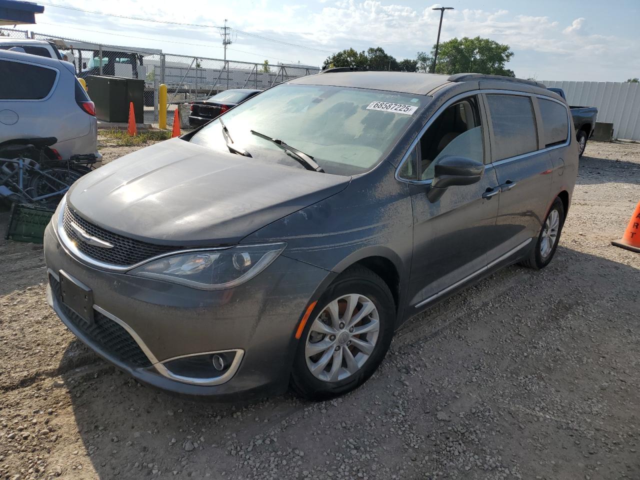 CHRYSLER PACIFICA T 2017