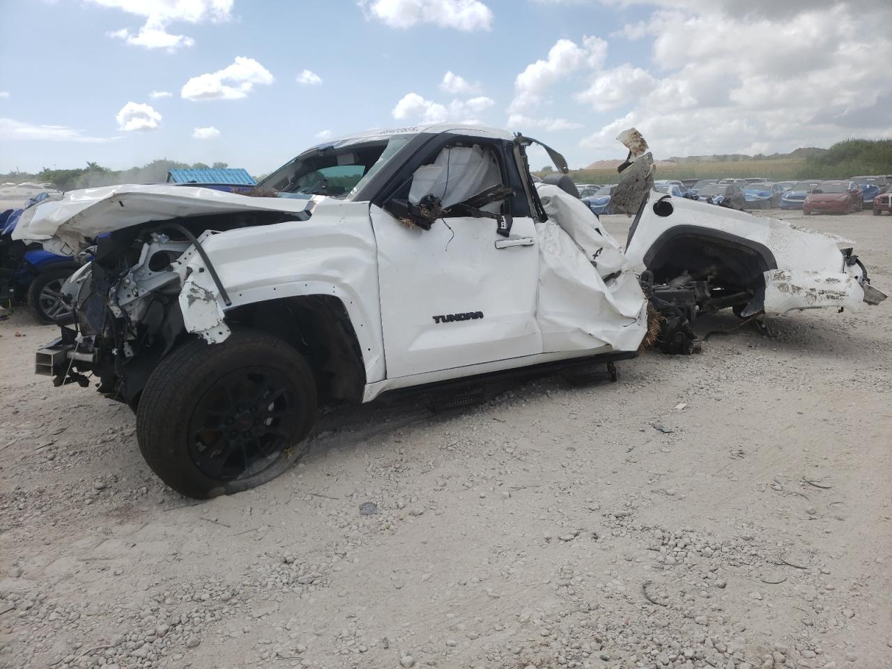 TOYOTA TUNDRA CRE 2024