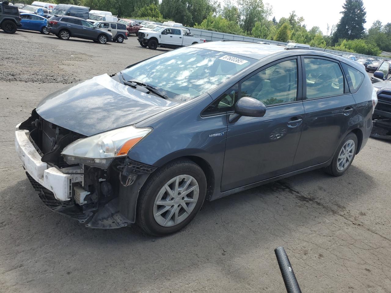 TOYOTA PRIUS V 2013