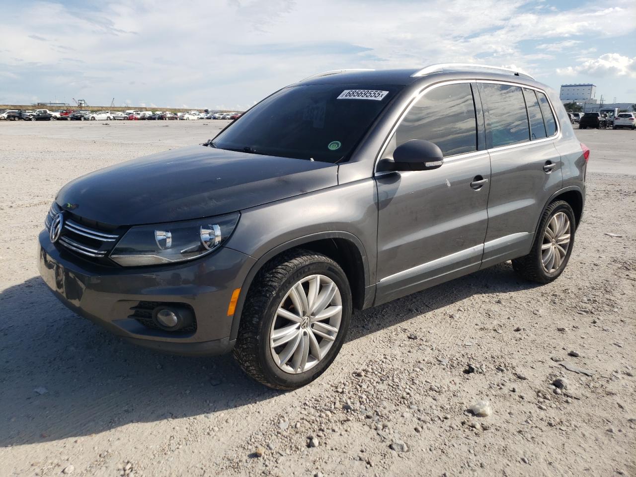 VOLKSWAGEN TIGUAN S 2013