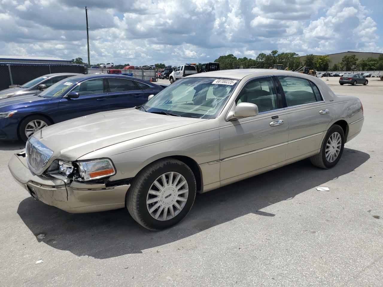 LINCOLN TOWN CAR S 2005