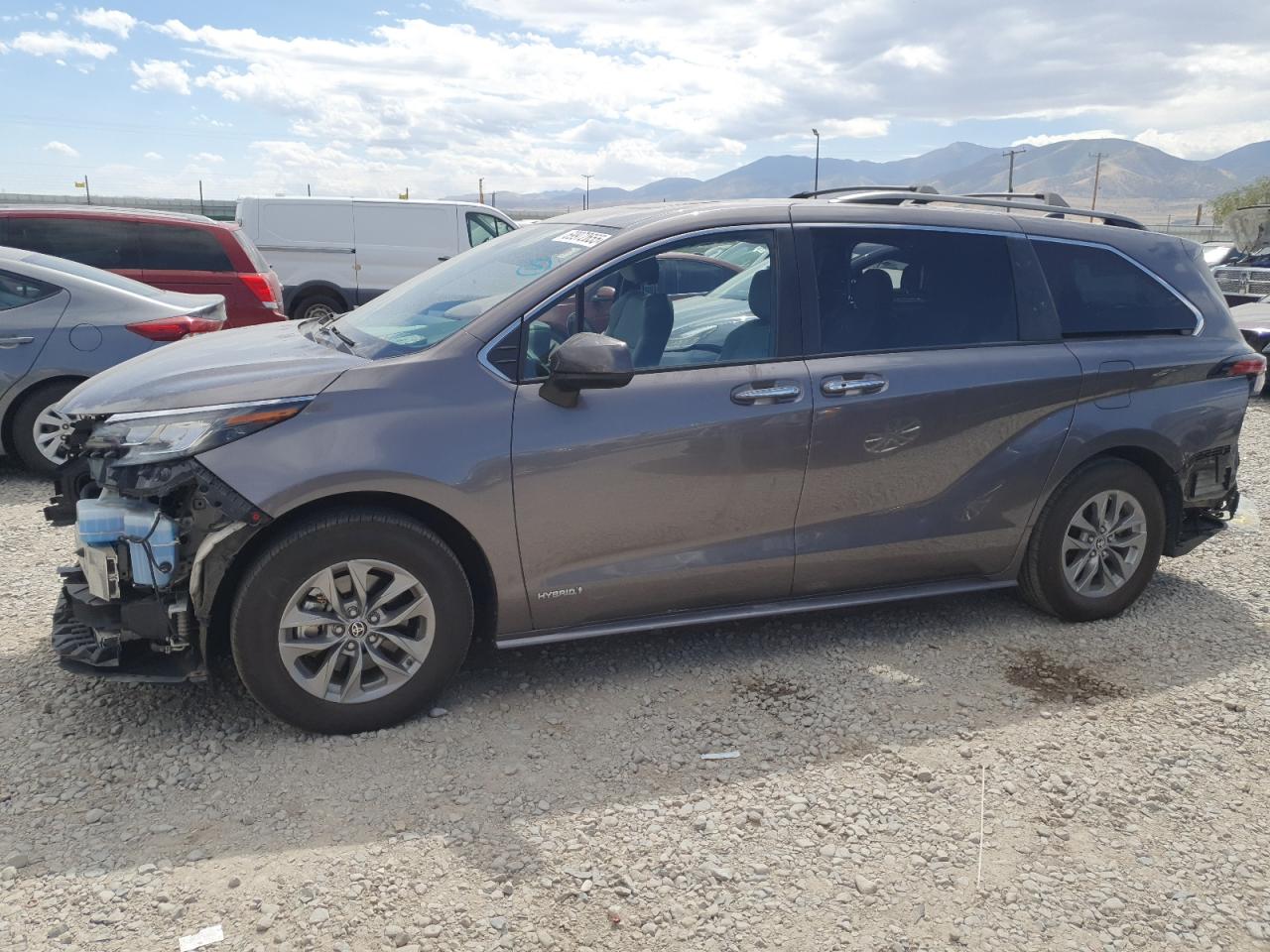 TOYOTA SIENNA XLE 2021