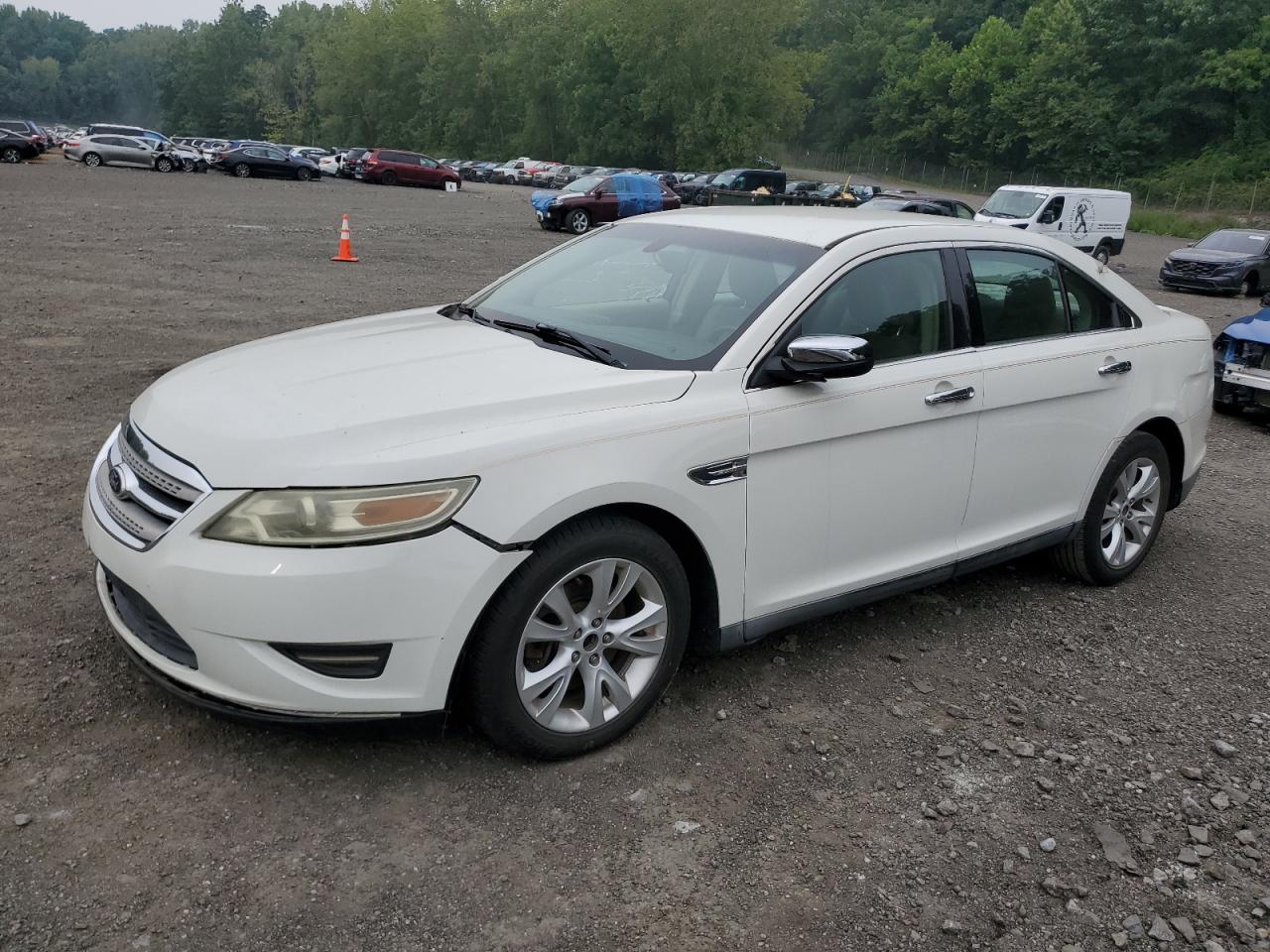 FORD TAURUS SEL 2011
