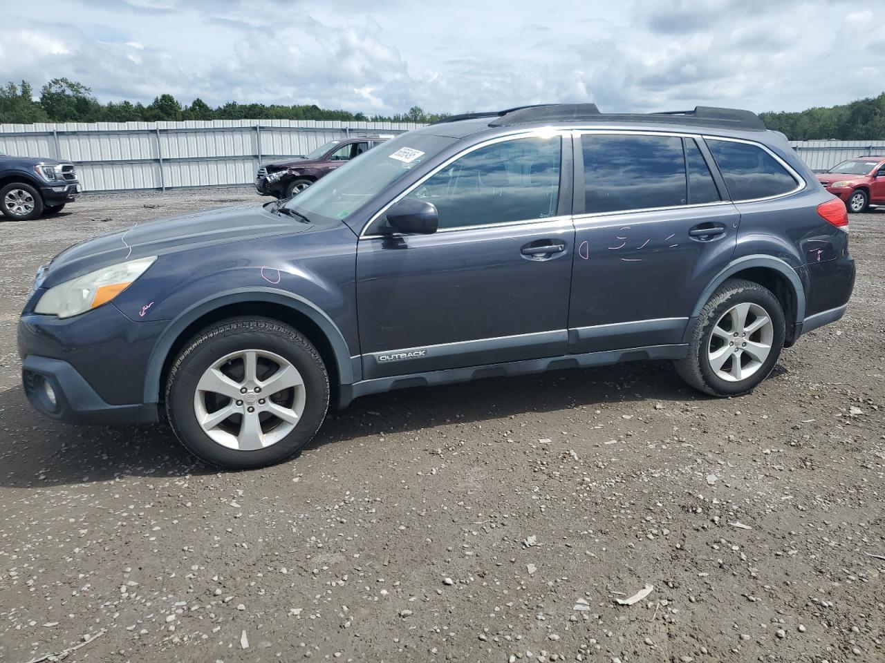 SUBARU OUTBACK 2. 2013