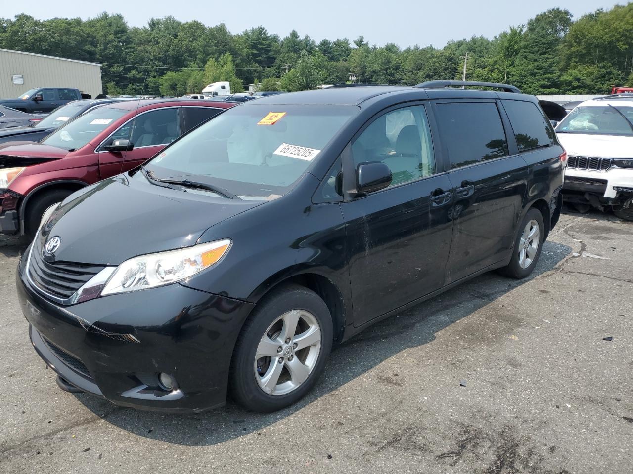 TOYOTA SIENNA LE 2014