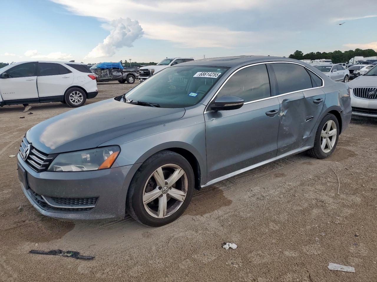VOLKSWAGEN PASSAT 2012