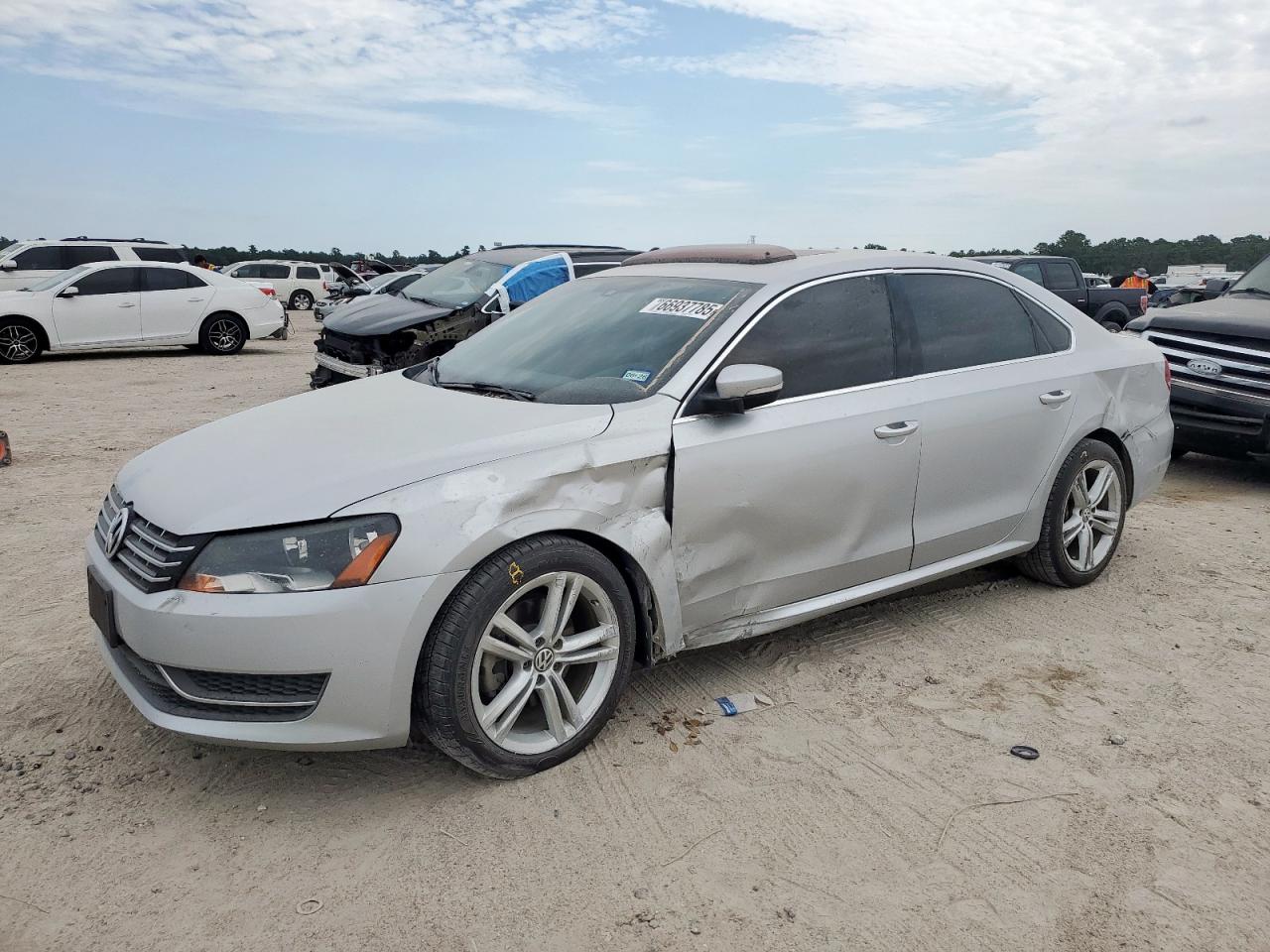 VOLKSWAGEN PASSAT SE 2014
