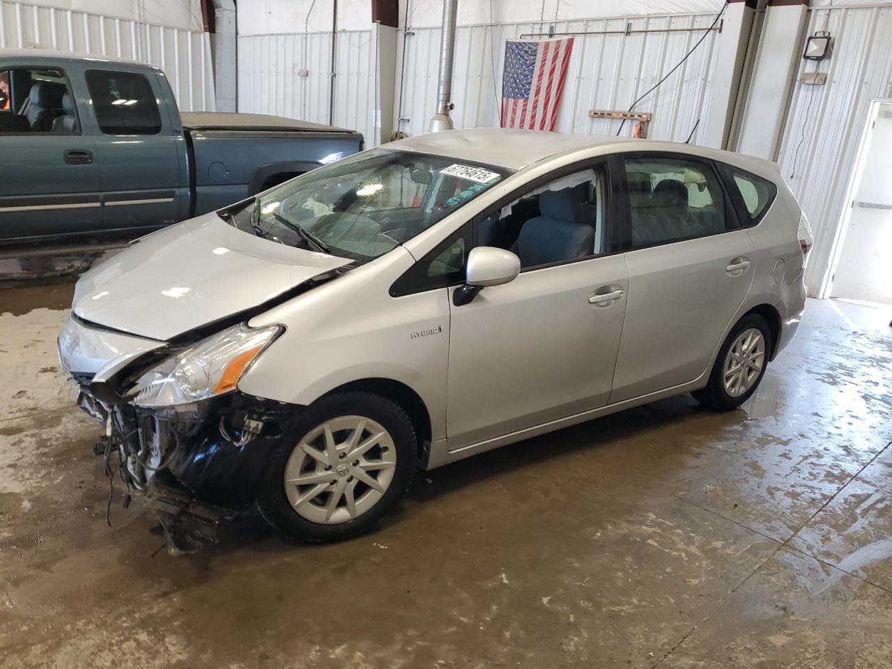 TOYOTA PRIUS V 2012