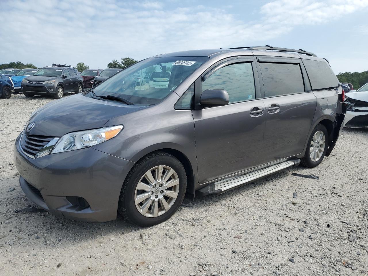 TOYOTA SIENNA LE 2015