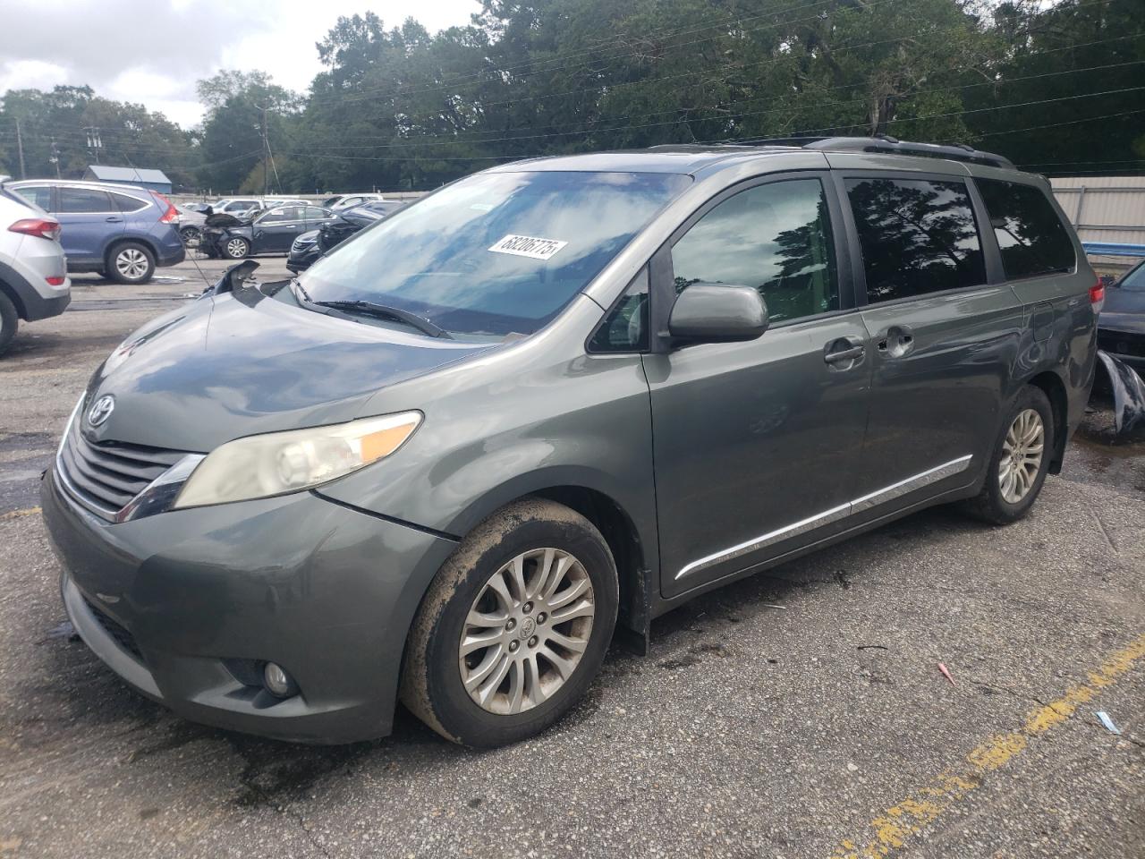TOYOTA SIENNA XLE 2011