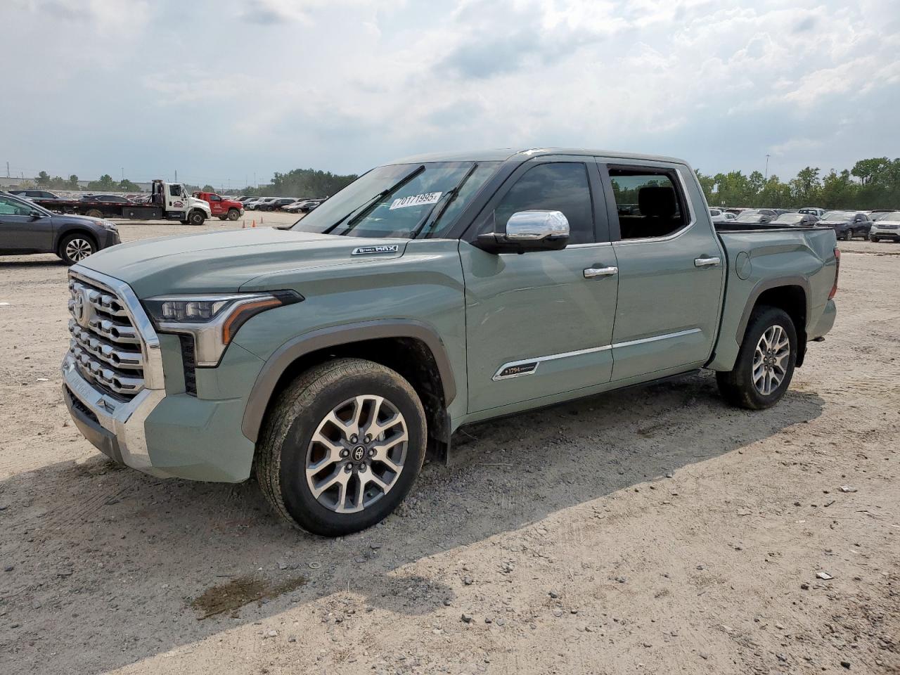 TOYOTA TUNDRA CRE 2025