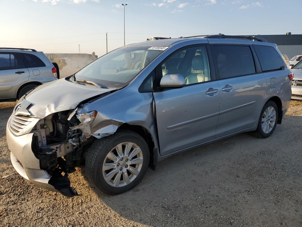 TOYOTA SIENNA LE 2015