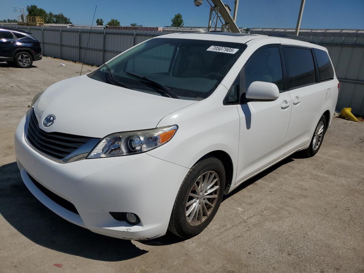 TOYOTA SIENNA XLE 2013