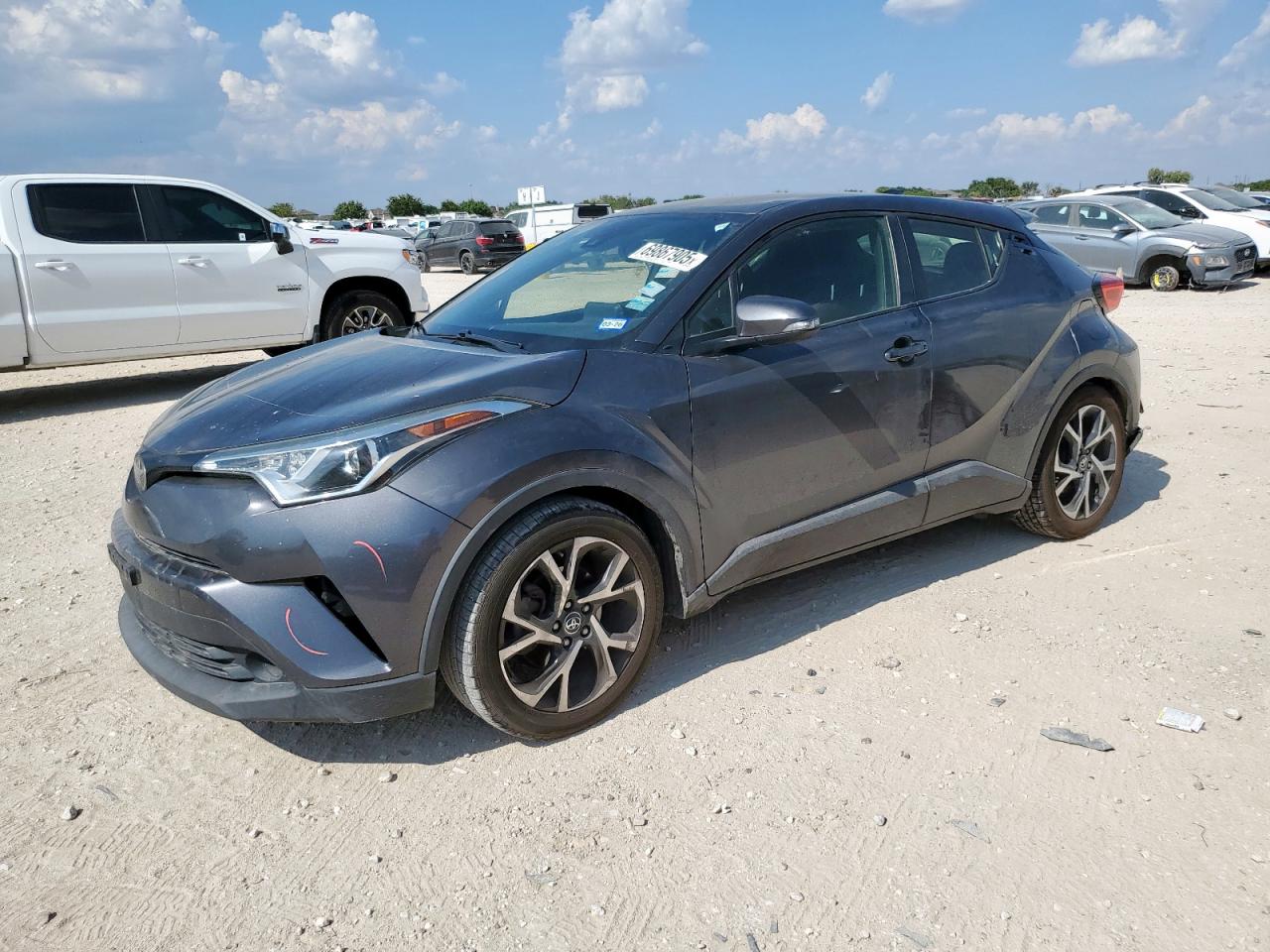 TOYOTA C-HR XLE 2019