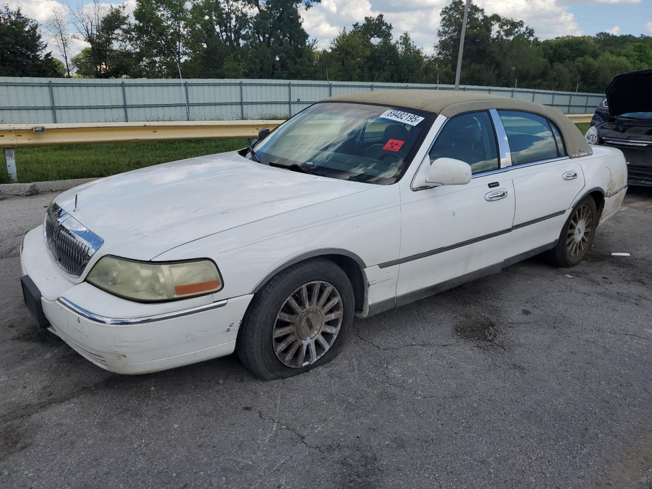 LINCOLN TOWN CAR E 2004