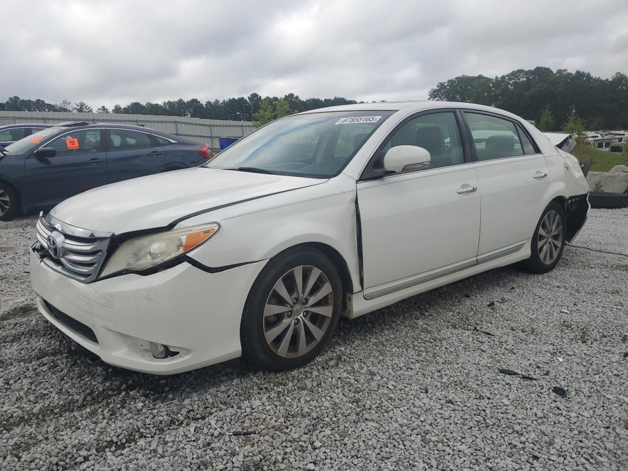 TOYOTA AVALON BASE 2011