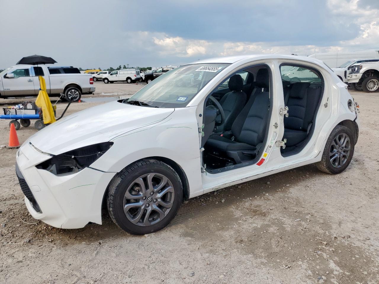 TOYOTA YARIS LE 2020