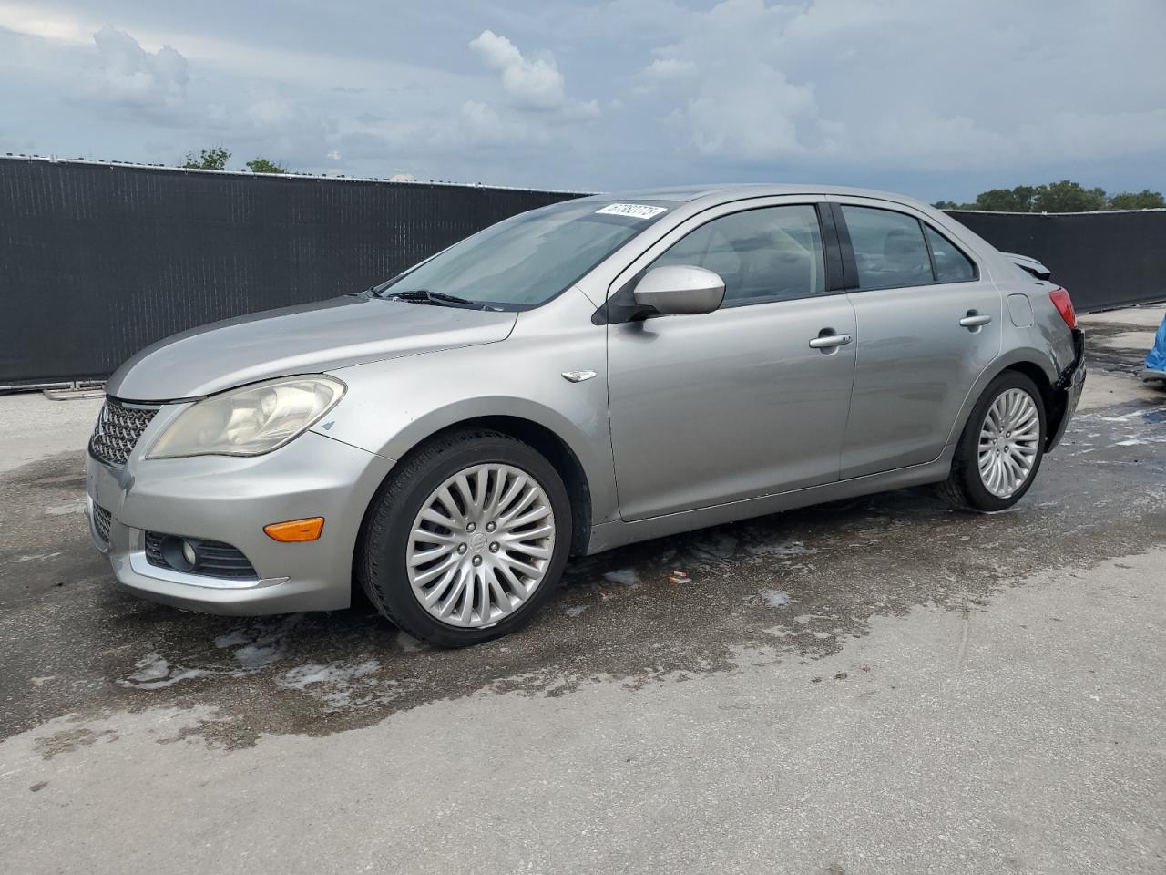SUZUKI KIZASHI SE 2011