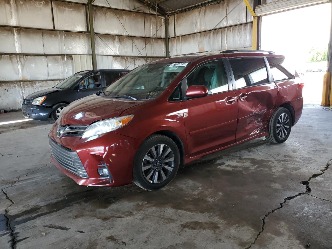 TOYOTA SIENNA XLE 2019