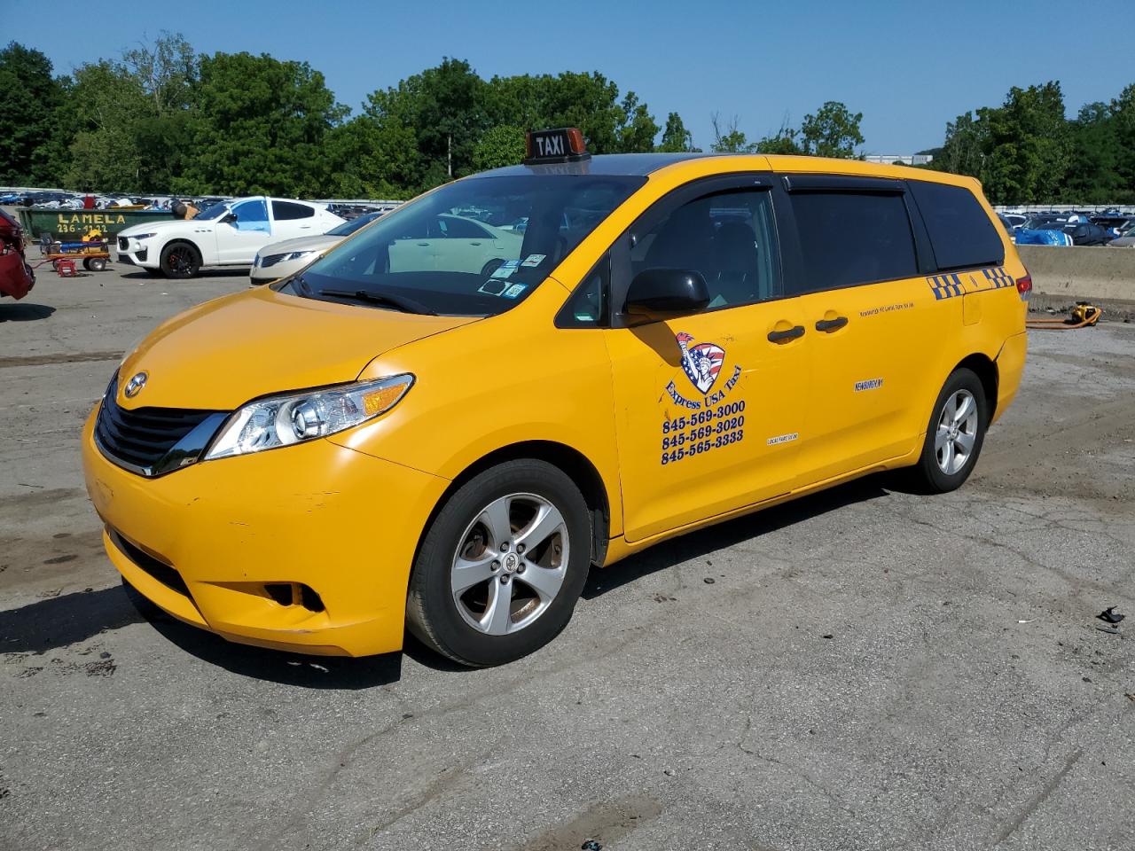 TOYOTA SIENNA BASE 2011