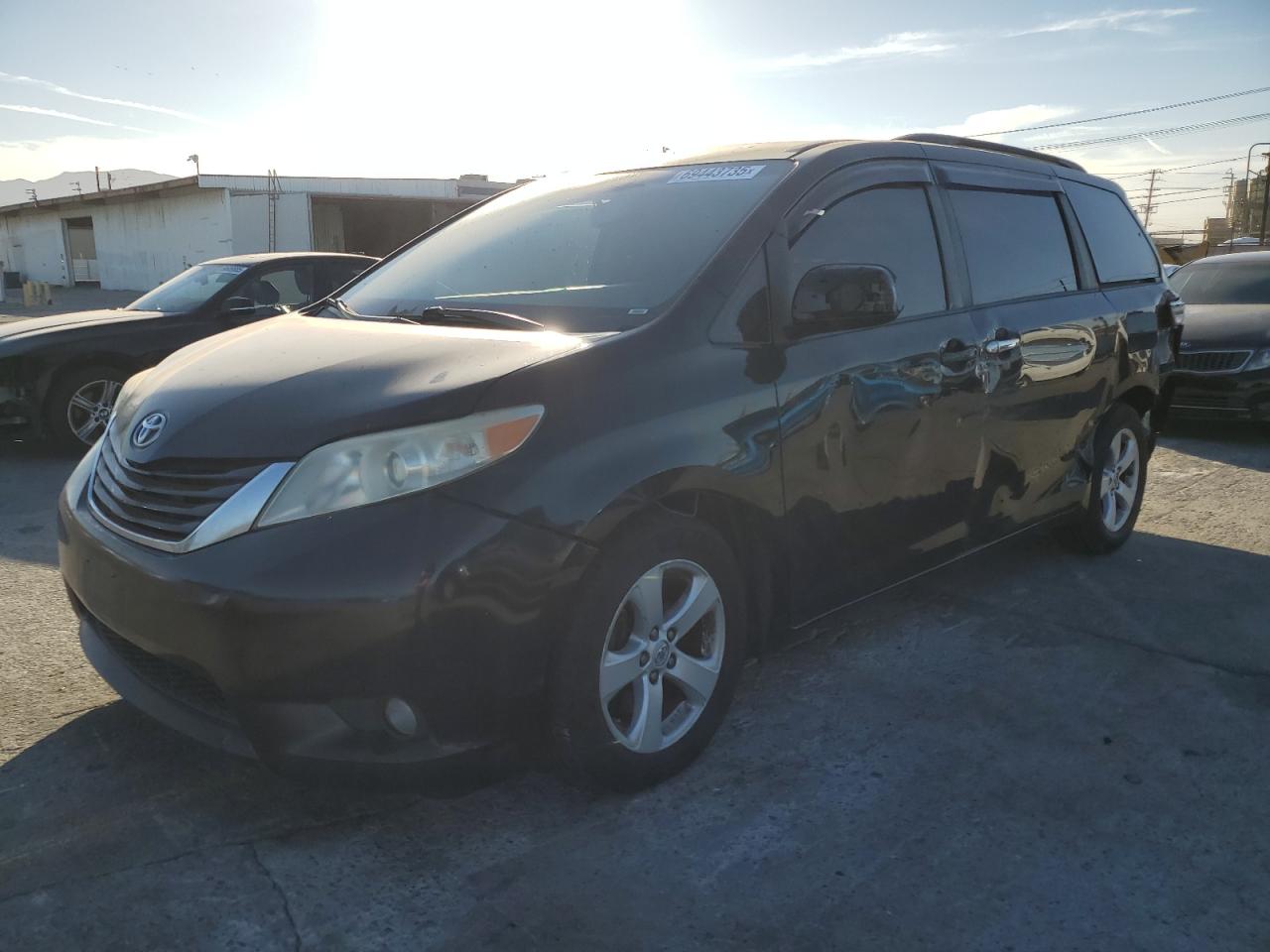 TOYOTA SIENNA LE 2015