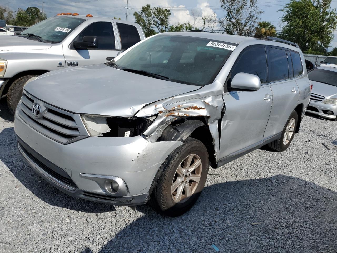 TOYOTA HIGHLANDER 2011