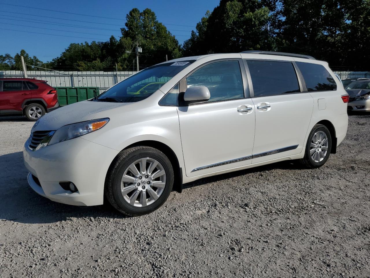 TOYOTA SIENNA XLE 2015