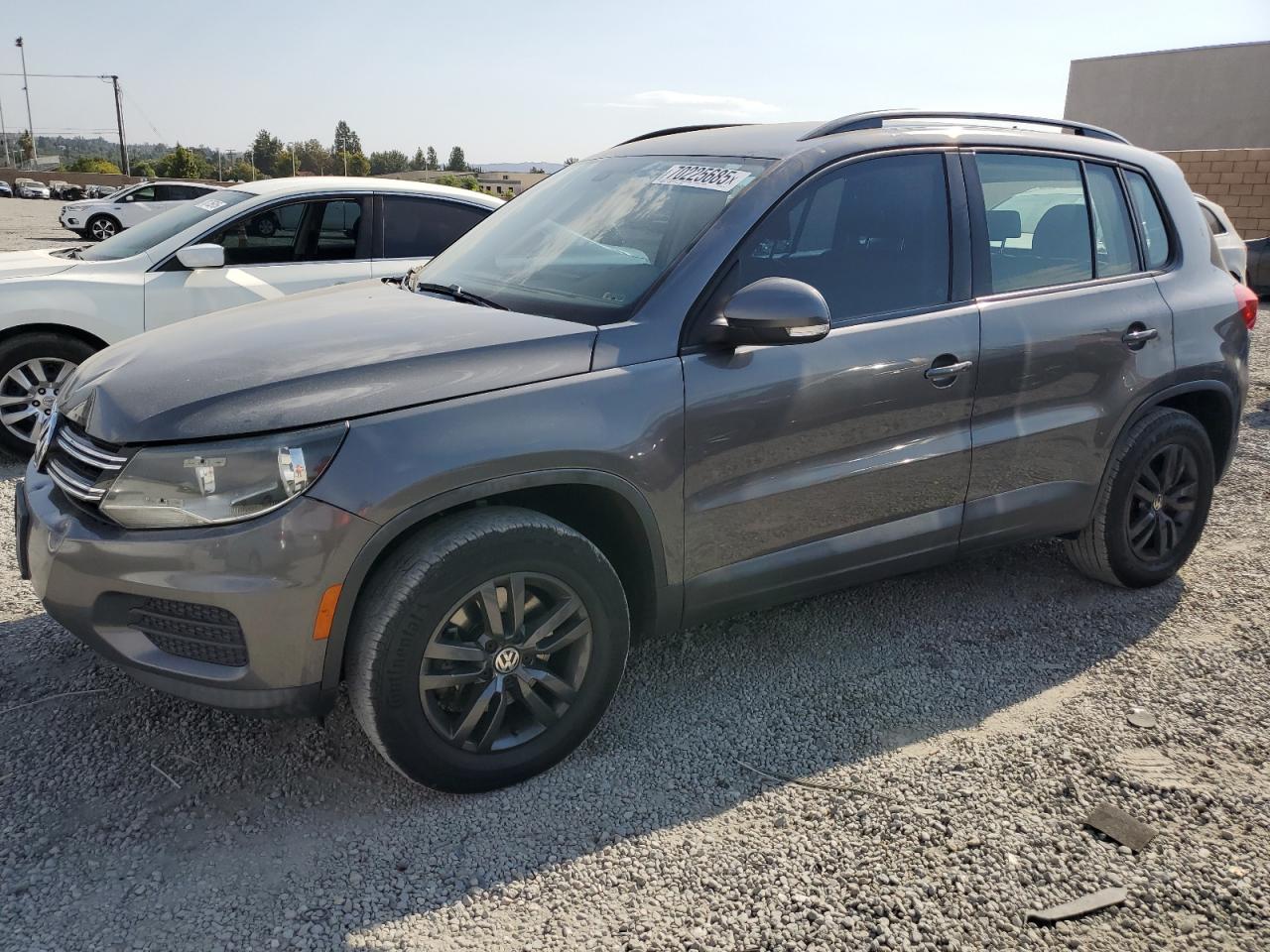 VOLKSWAGEN TIGUAN S 2016
