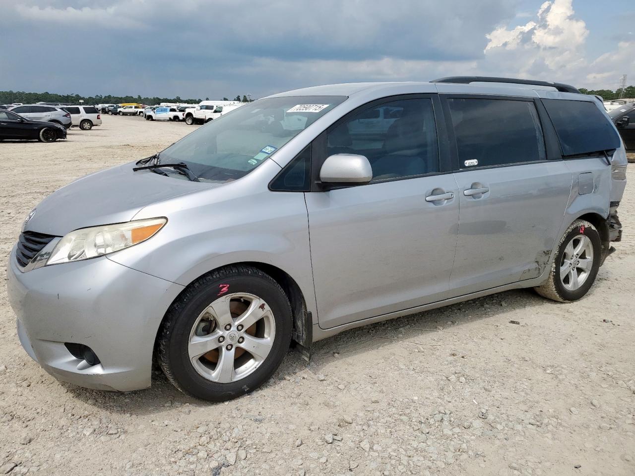 TOYOTA SIENNA 2011