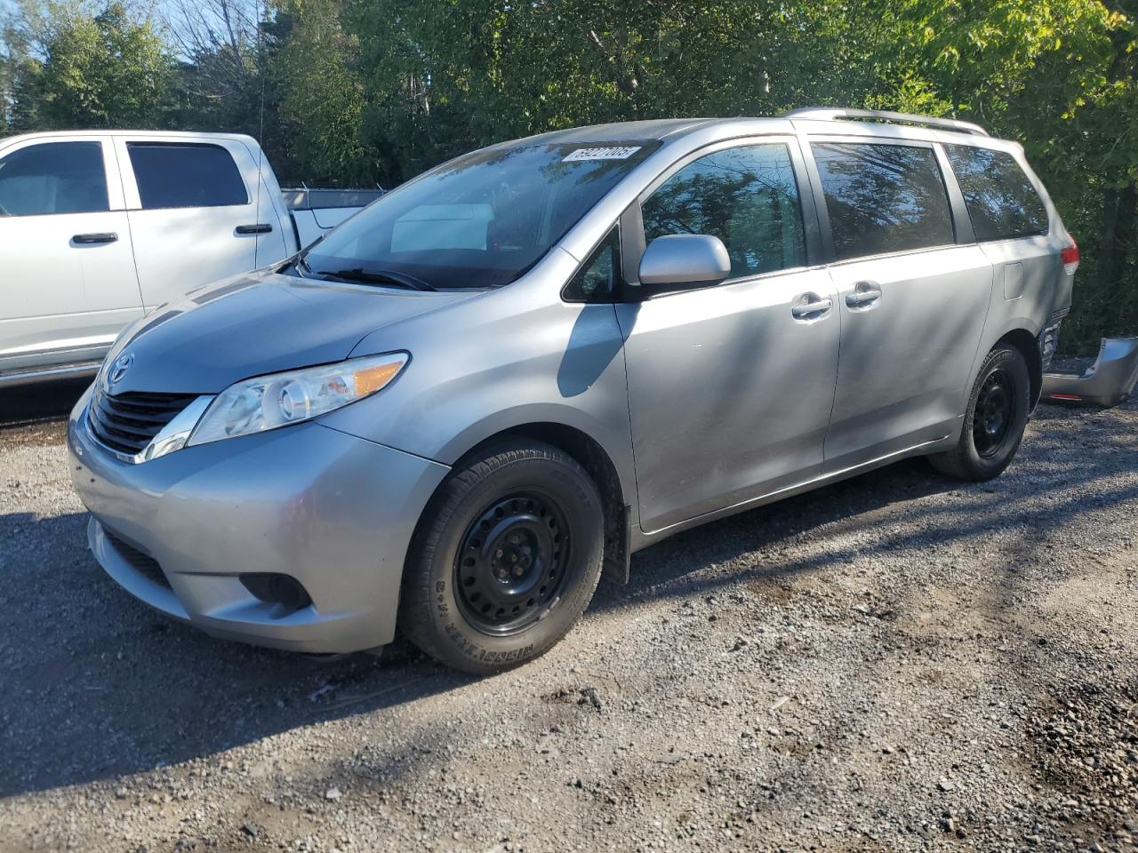 TOYOTA SIENNA LE 2011