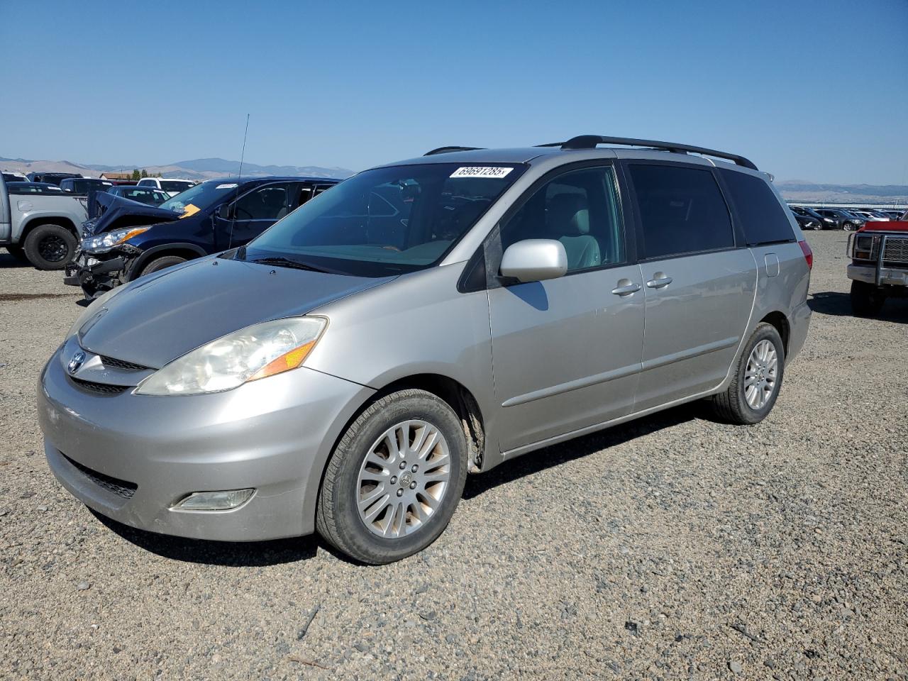 TOYOTA SIENNA XLE 2009