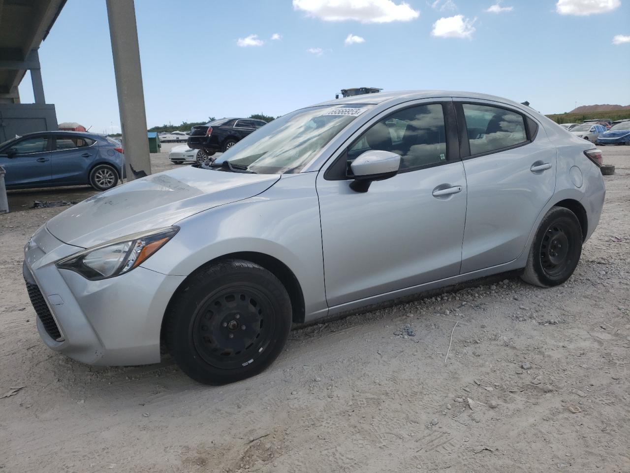 TOYOTA YARIS L 2019