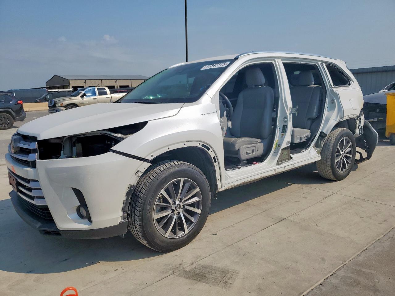 TOYOTA HIGHLANDER 2017