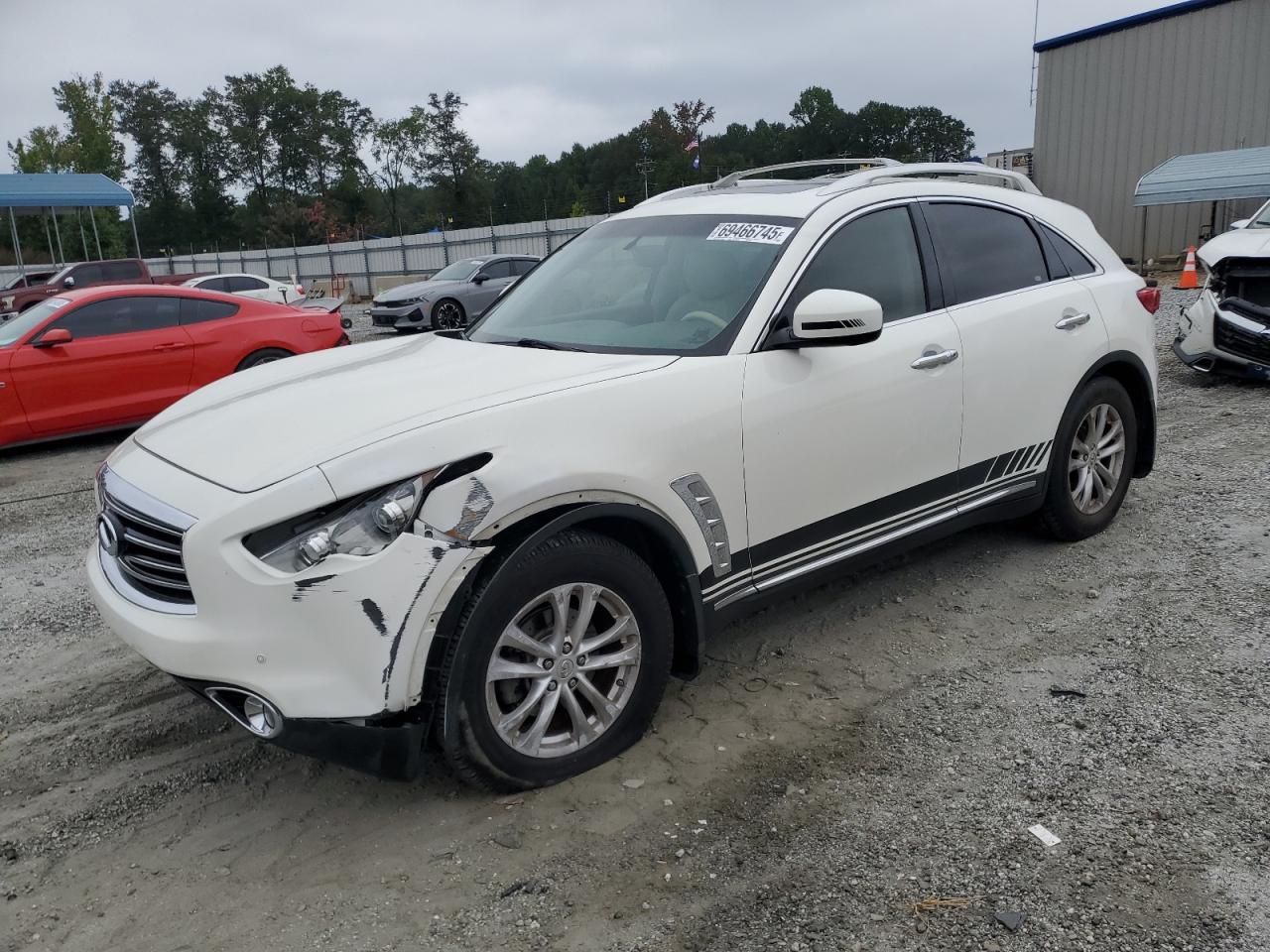 INFINITI QX70 2015