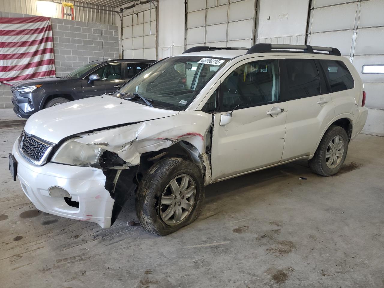 MITSUBISHI ENDEAVOR LS 2011