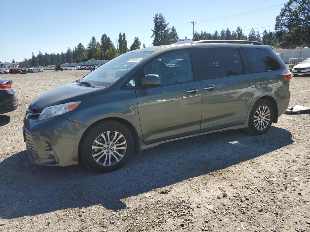 TOYOTA SIENNA XLE 2018