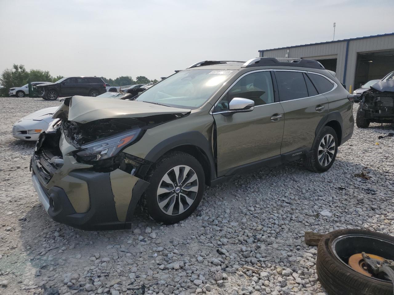 SUBARU OUTBACK 2025