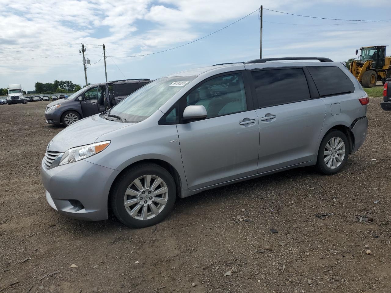 TOYOTA SIENNA LE 2017