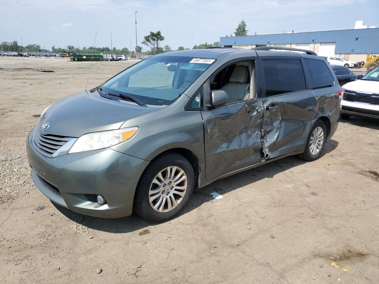 TOYOTA SIENNA XLE 2012