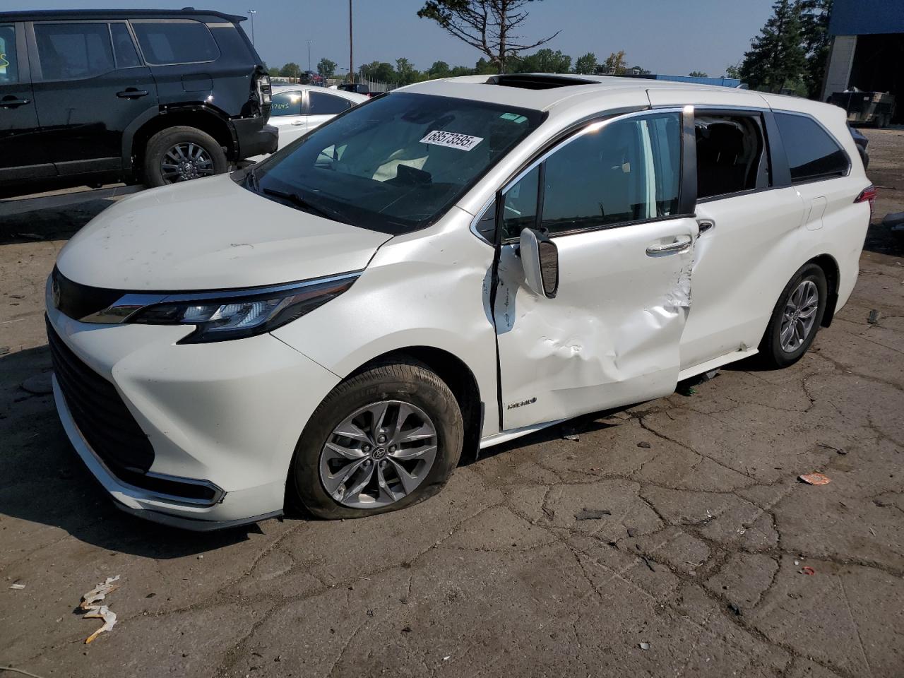 TOYOTA SIENNA LE 2021