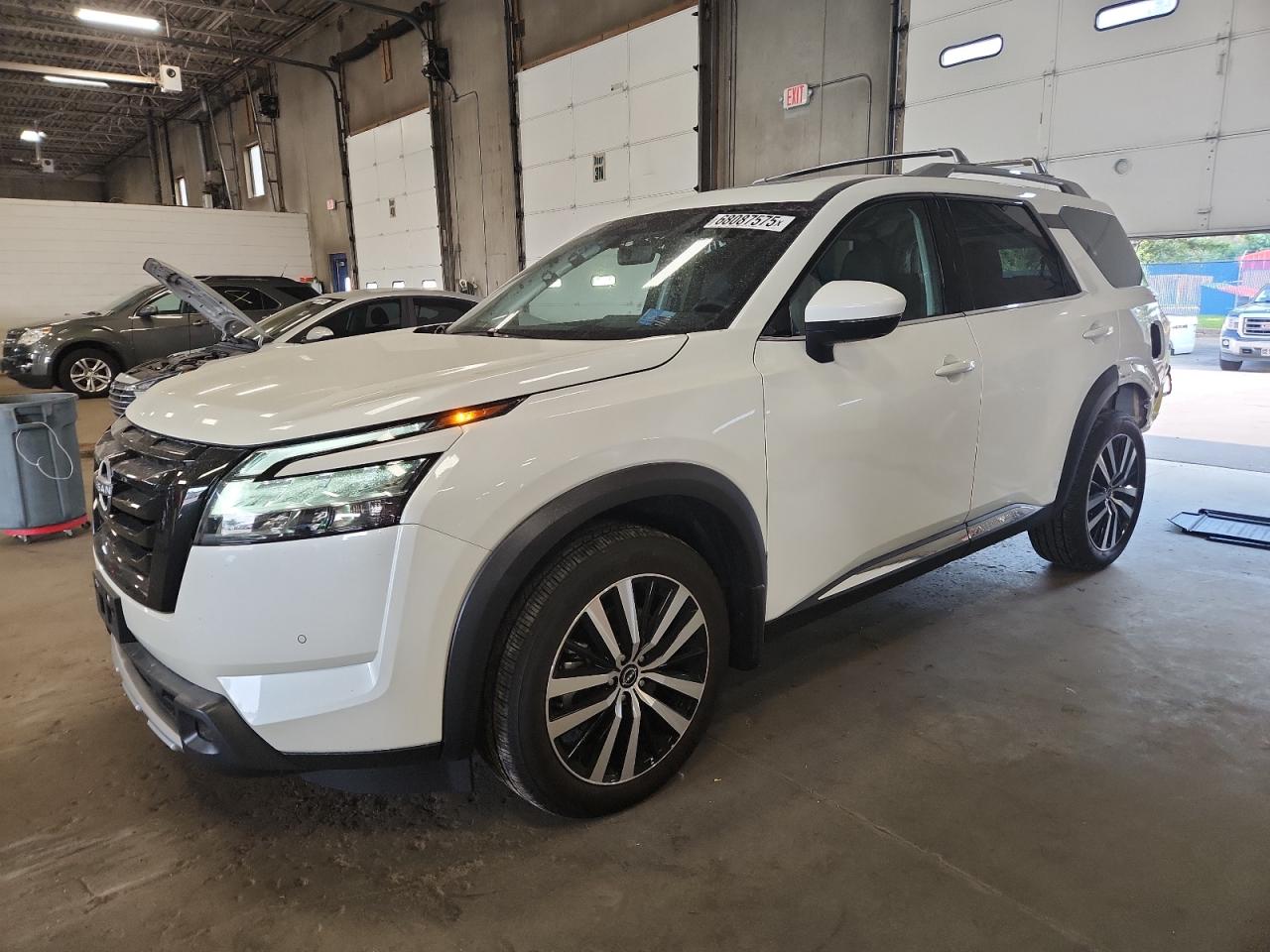 NISSAN PATHFINDER 2024
