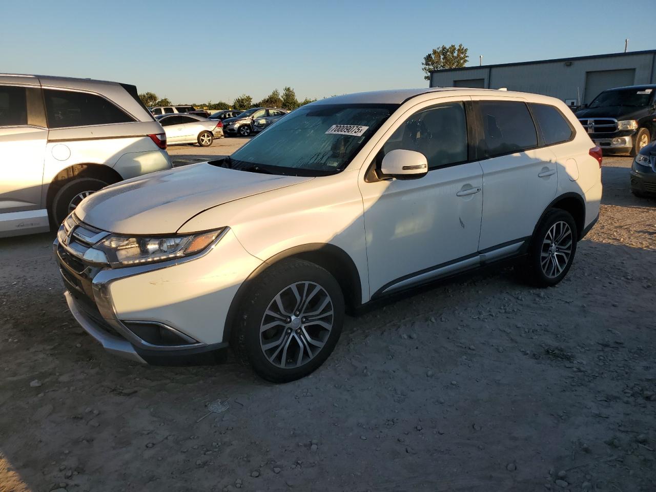 MITSUBISHI OUTLANDER 2017