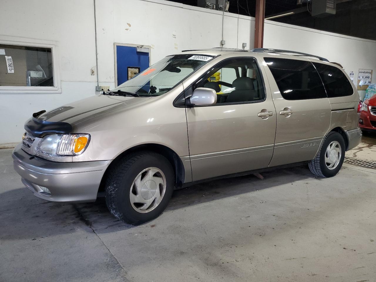 TOYOTA SIENNA LE 2001