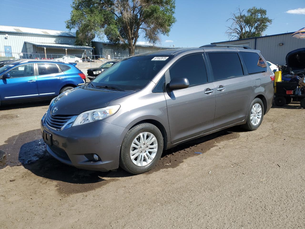 TOYOTA SIENNA XLE 2017