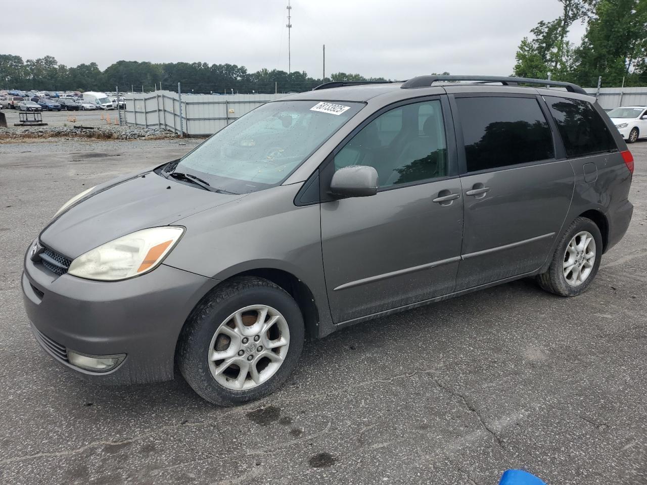TOYOTA SIENNA XLE 2004